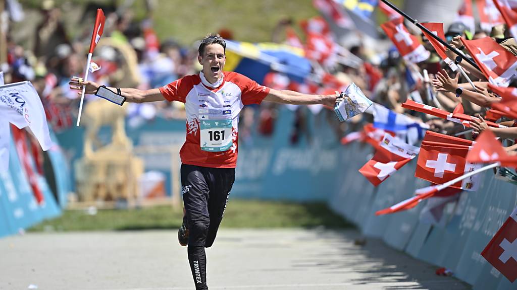 Matthias Kyburz weiss schon beim Einlaufen, dass er die Goldmedaille gewinnen wird.