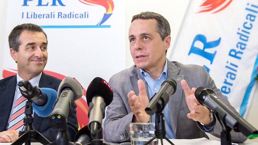 Ignazio Cassis (rechts) wurde am Dienstag von der Parteiführung zum alleinigen Tessiner Bundesratskandidaten nominiert. Links im Bild der Tessiner FDP-Präsident Bixio Caprara.