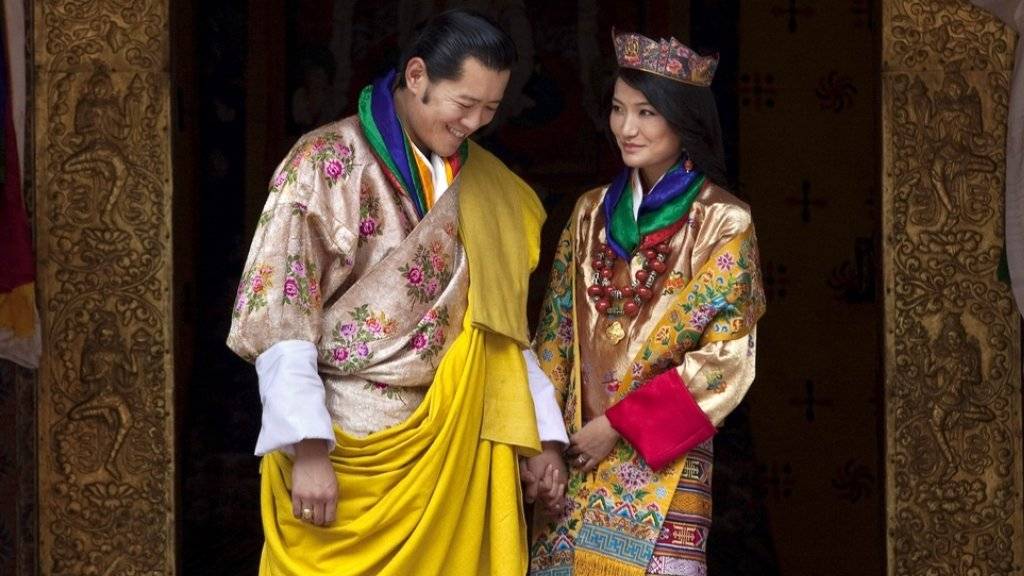 König Jigme Khesar Namgyal Wangchuck und Königin Jetsun Pema geben die Geburt eines Prinzen bekannt. (Archiv)