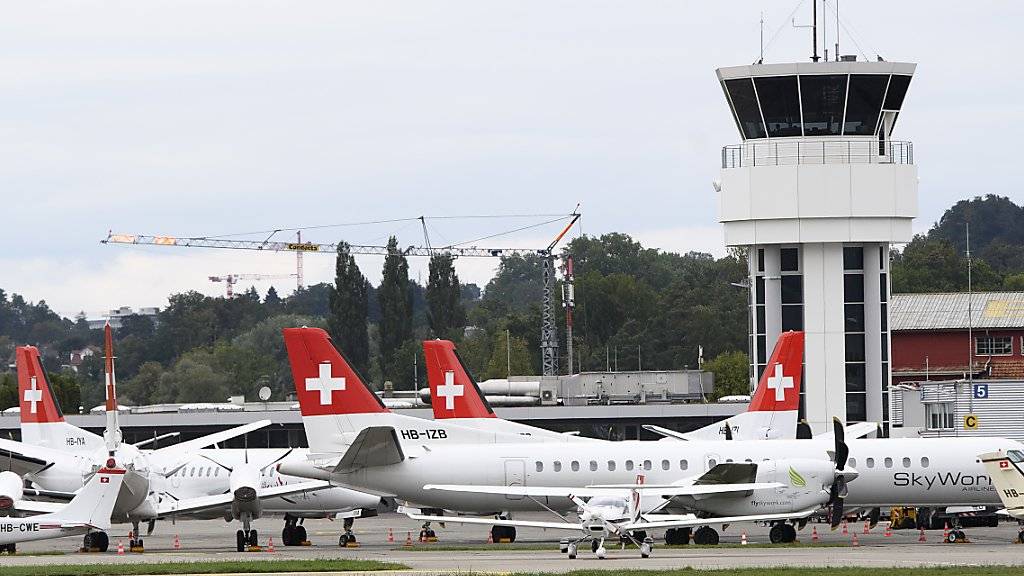 Die gegroundeten Flugzeuge von SkyWork Airlines am 30. August 2018 auf dem Flughafen Bern. (Archivbild)