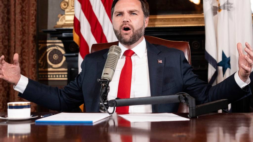 US-Vizepräsident J.D. Vance moderiert eine Folge der «Charlie Kirk Show» im Weißen Haus nach der Ermordung des Namensgebers der Sendung. Foto: Doug Mills/The New York Times/Pool The New York Times/AP/dpa