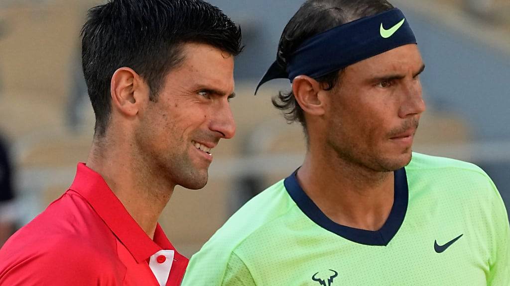 Liefern sie sich auch 2024 nochmals einen - wohl letzten - grossen Kampf? Die Giganten Novak Djokovic (li.) und Rafael Nadal