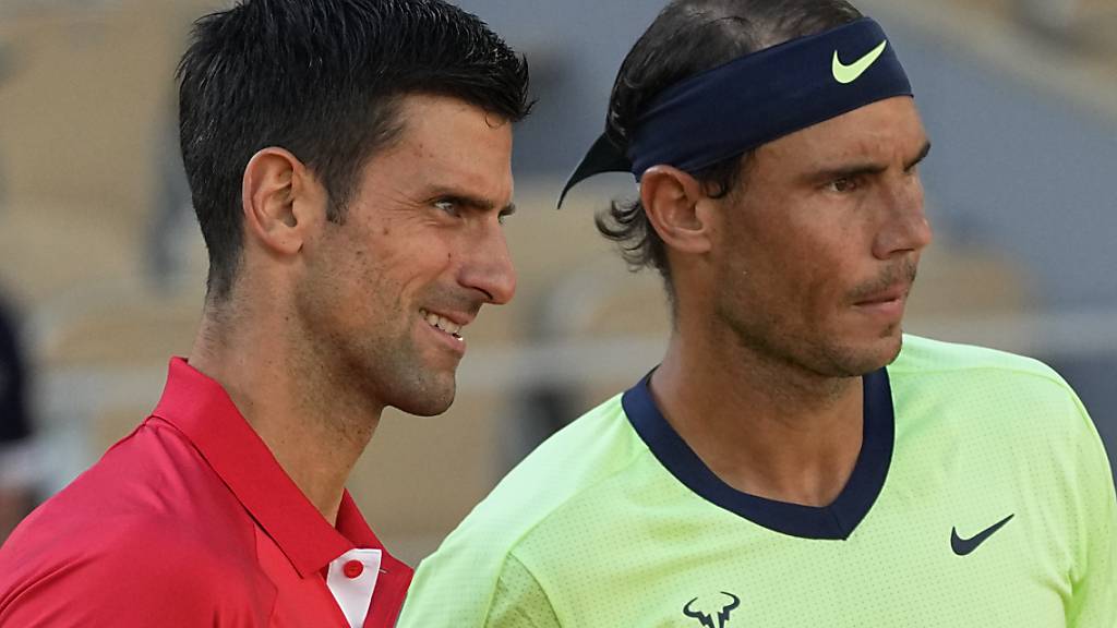 Liefern sie sich auch 2024 nochmals einen - wohl letzten - grossen Kampf? Die Giganten Novak Djokovic (li.) und Rafael Nadal