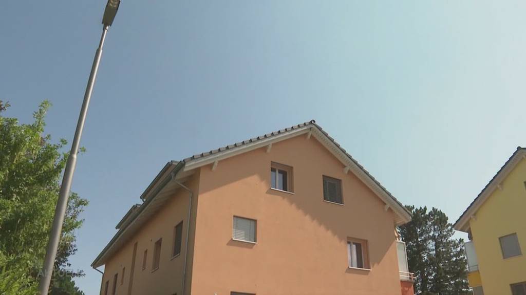 Tragischer Fund: In Lengnau liegt eine tote Frau vor einem Wohnhaus