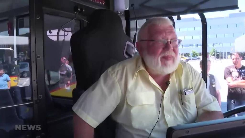 Emotionale, letzte Fahrt von Bruno Schweizer: Der Postauto-Chauffeur hört nach 55 Jahren auf