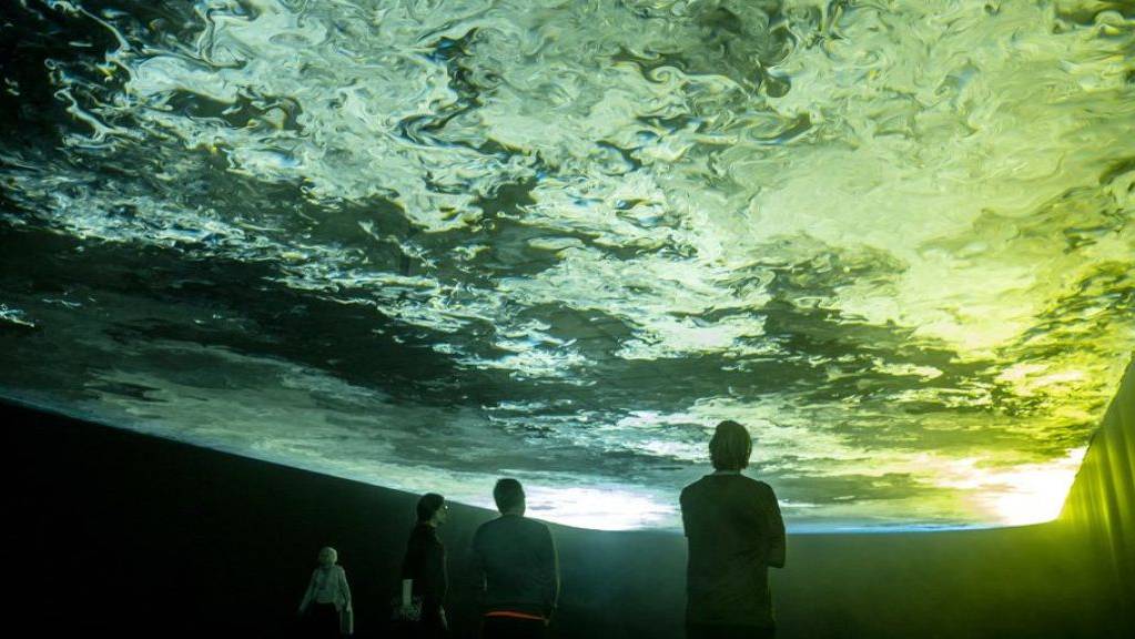 Der dänisch-isländische Künstler Olafur Eliasson zeigt im Kunsthaus Zürich exklusiv die Lichtinstallation «Symbiotic seeing». Die Ausstellung dauert vom 17. Januar bis 22. März.