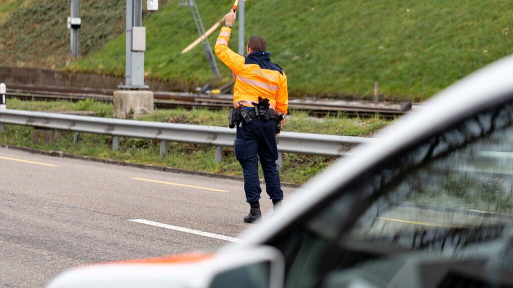 Sieben Verkehrsteilnehmende wurden im Kanton St. Gallen von der Polizei aus dem Verkehr gezogen. (Symbolbild)