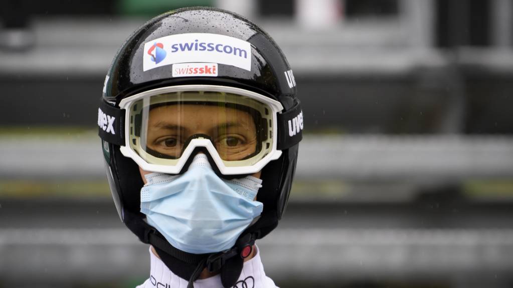 Der Schweizer Skispringer Gregor Deschwanden mit  Schutzmaske.