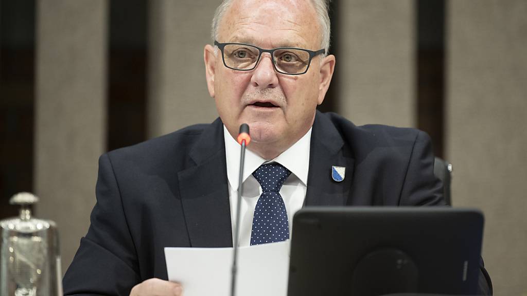 «Ich werde auch im Präsidialjahr nicht in jeder Farbe leuchten.» Eine linke Städterin werde sich von ihm kaum vertreten fühlen, sagte der neue Kantonsratspräsident Jürg Sulser (SVP) in seiner Antrittsrede.