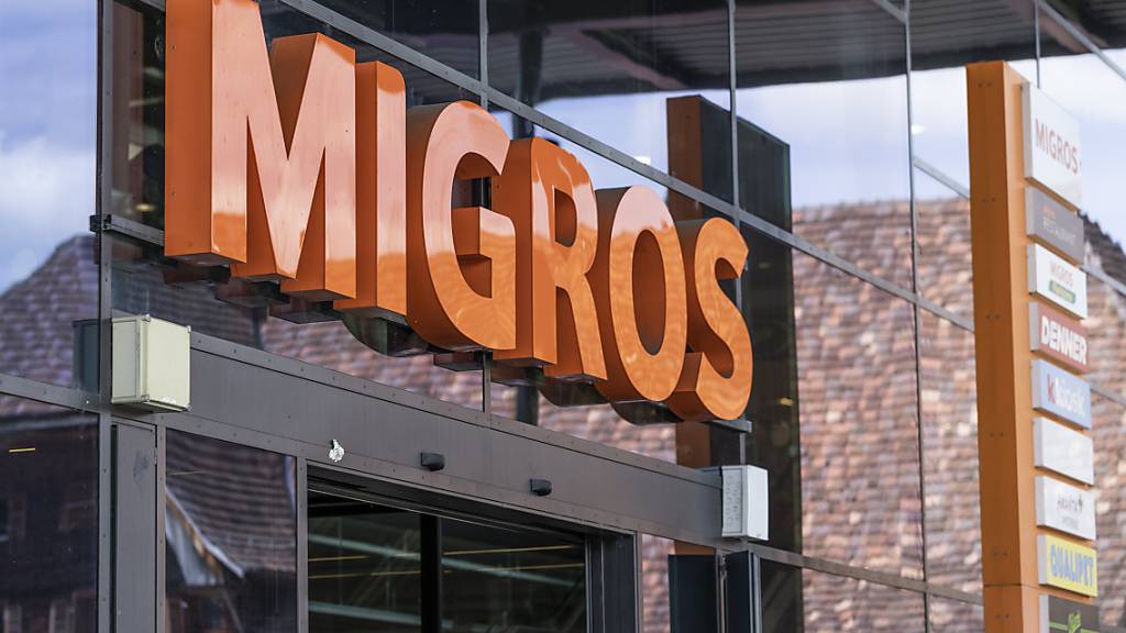 Die Migros-Führung will trotz Ablehnung bei den Delegierten an einer Verkleinerung der Verwaltung festhalten. (Symbolbild)