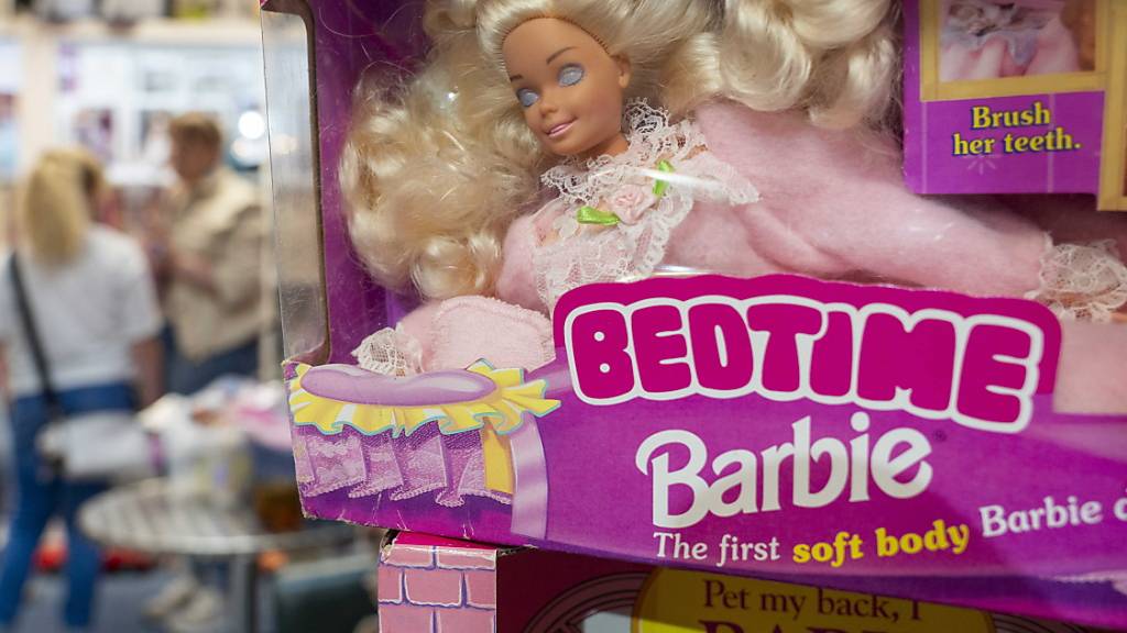 Nach dem Erfolg des «Barbie»-Films stellt sich der Hersteller Mattel auf bessere Verkäufe der traditionsreichen Puppen ein. Mattel erwarte bei Barbie ein Wachstum im zweiten Halbjahr, sagte Firmenchef Ynon Kreiz am Mittwoch (Ortszeit) nach Vorlage von Quartalszahlen. (Archivbild)