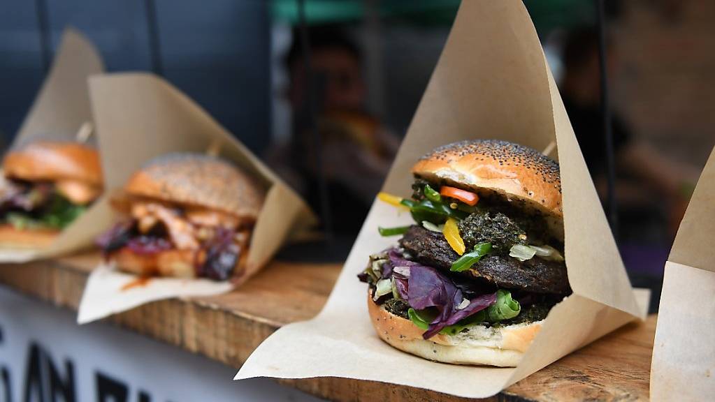 Das für seine veganen Burger bekannte Unternehmen Beyond Meat hat im abgelaufenen Geschäftsquartal eine starke Umsatzsteigerung verzeichnet. (Symbolbild)