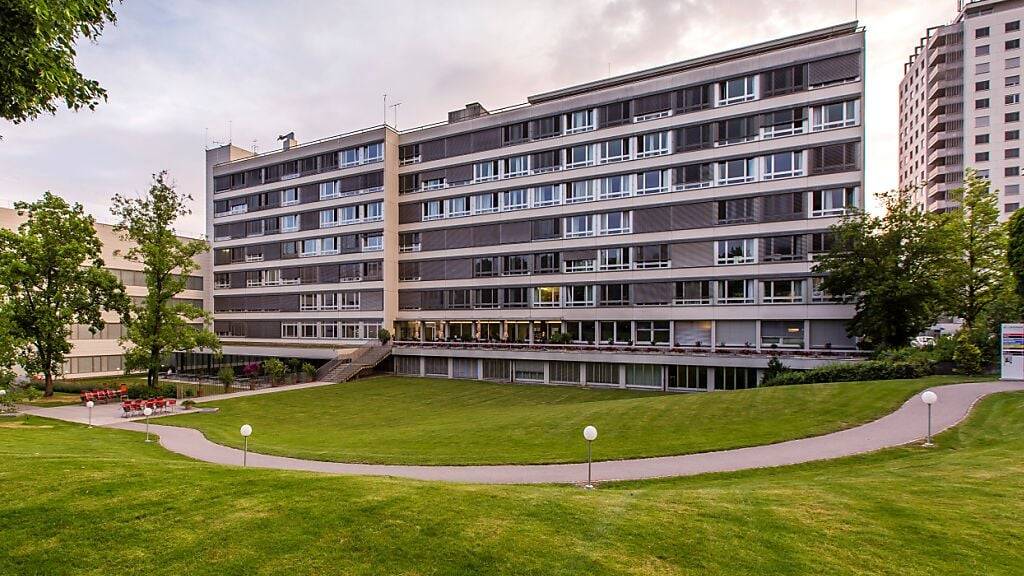 Die Lindenhofgruppe - im Bild das Lindenhofspital in Bern - und das Spital Emmental wollen künftig enger zusammenarbeiten. Sie haben einen Rahmenvertrag unterzeichnet.