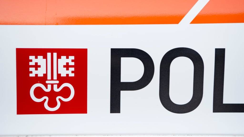 Die Kantonspolizei Nidwalden sucht die Personen, welche Schulzimmer beschädigt hat. (Symbolbild)