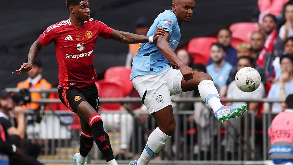 Manuel Akanji gewann das erste Duell mit Manchester Uniteds Marcus Rashford