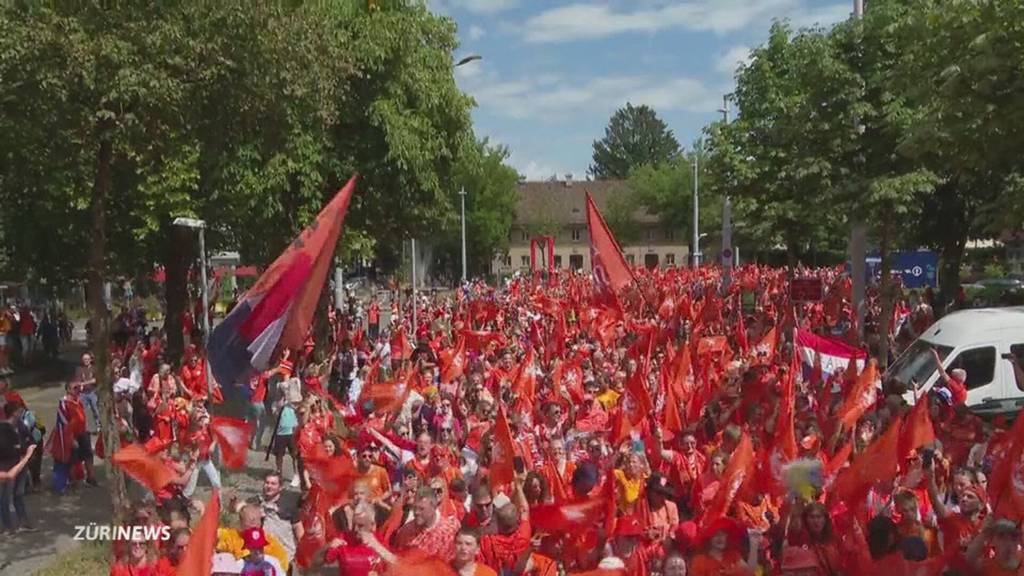 Oranje-Welle in Zürich: Holland-Fans feiern vor EM-Spiel