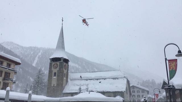 9000 Touristen in Zermatt eingeschneit