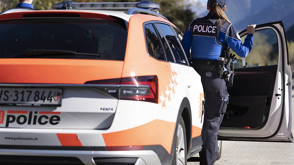Nach Polizeiangaben sind im Kanton Wallis am Wochenende die Leichen von zwei weiteren vermissten Personen aufgefunden worden. (Symbolbild)