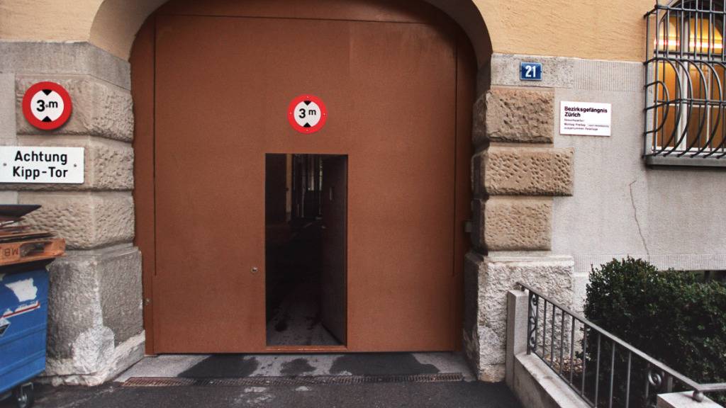 Das Bezirksgefängnis Zürich, das seit 1916 in Betrieb ist, soll einem Neubau weichen. Unter anderem wird dann die maximale Anzahl Inhaftierter verringert, die sich in grösseren Zellen wiederfinden werden.  (Archivbild)