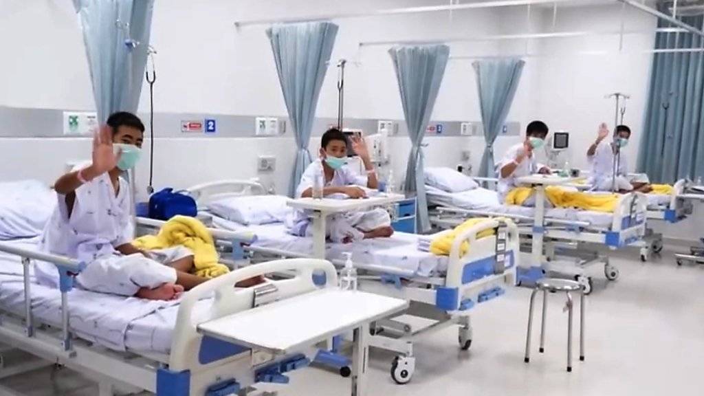 Nach ihrer Rettung aus einer Höhle wurden die thailändischen Jugendlichen  zunächst im Spital untergebracht  - am nächsten Donnerstag dürfen sie nach Hause. (Archiv)