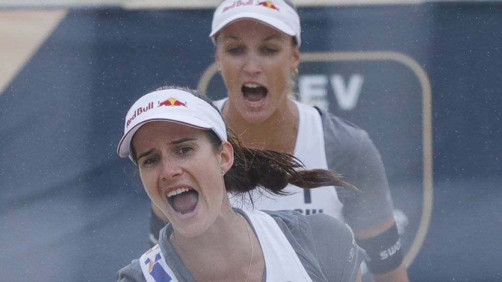 Joana Heidrich (vorne) und Anouk Vergé-Dépré schreien ihre Freude in den Himmel von Moskau. Sie qualifizierten sich an der EM für die Halbfinals