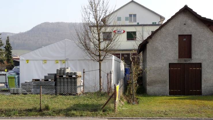 Landi Verkaufszelt Steht Zu Nahe An Schuppen Fricktal Aargau