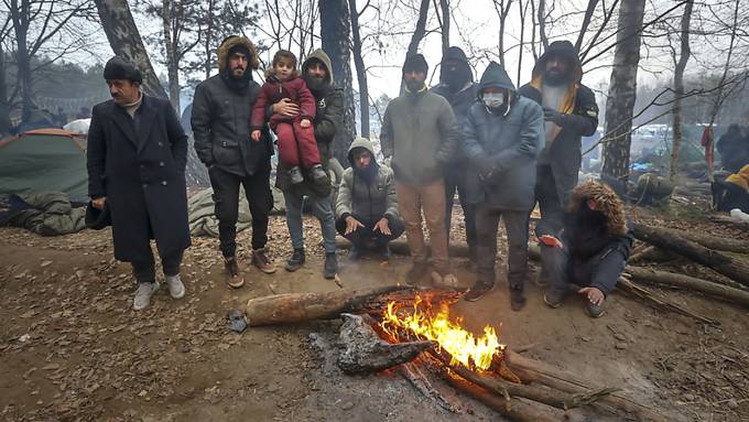 Katastrophale Lage an Polens Grenze: Tausende warten weiter auf Hilfe