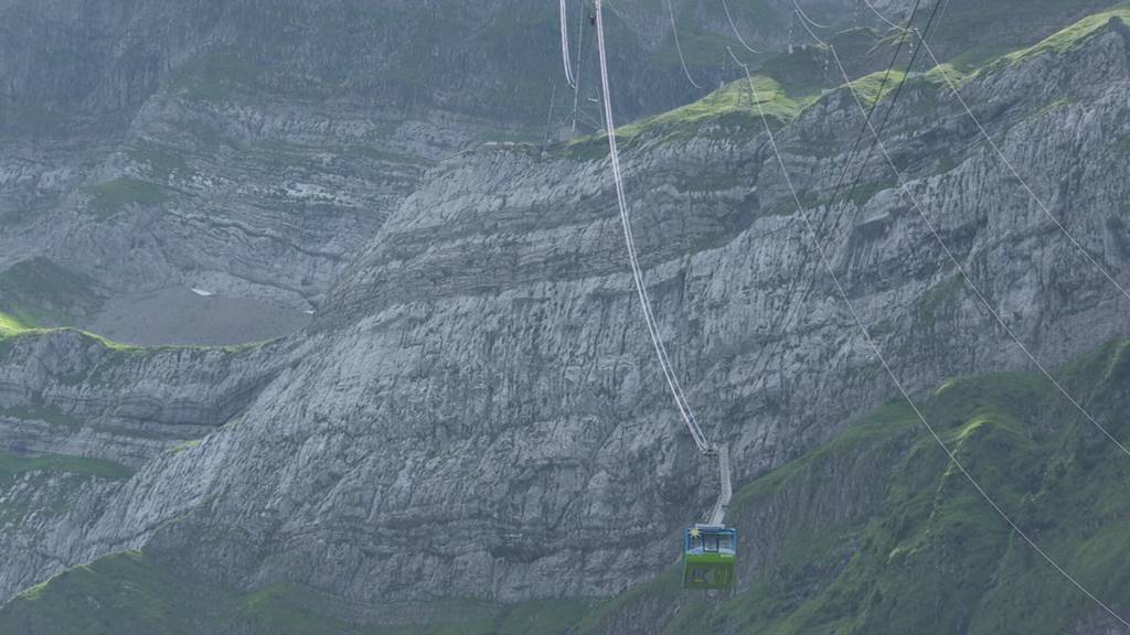 Grösste Schweizerfahne der Welt nicht am Säntis – Dafür «Fahnenwurst» am Boden