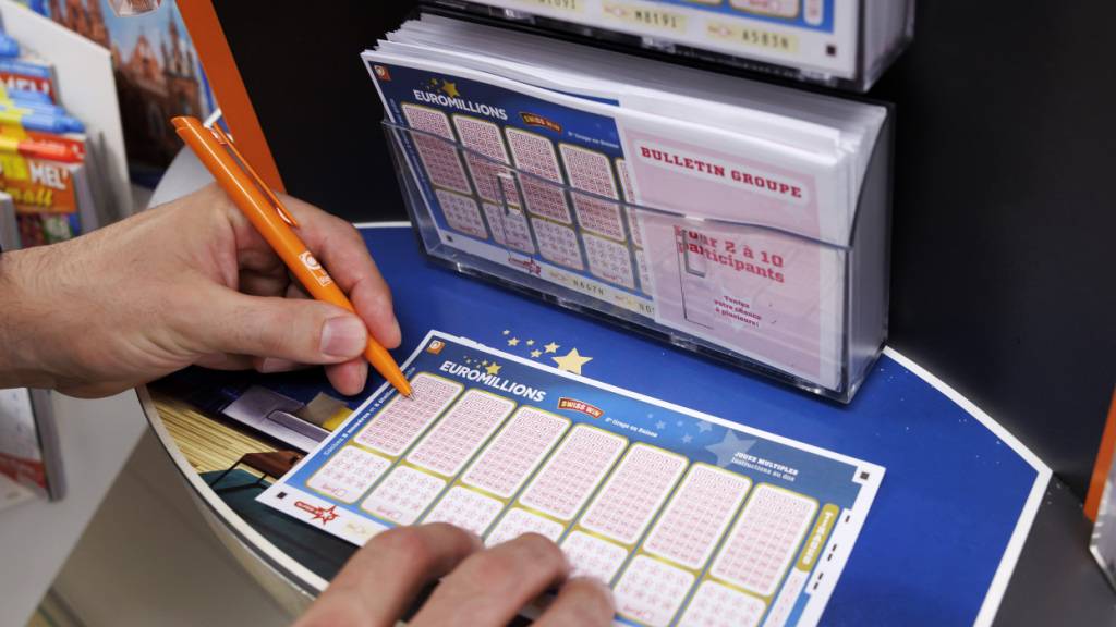 Ein Glückspilz hat die richtigen sieben Zahlen erraten und sich damit einen Gewinn von 15,93 Millionen Franken gesichert. (Archivbild)