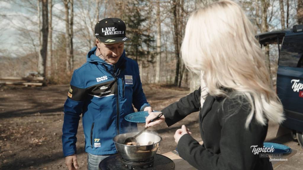 Michelle kocht mit ihrem Gast