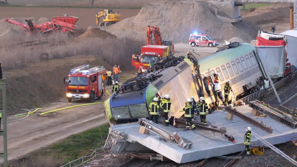 Schweres Zugsunglück in Auggen (DE): Lokführer tödlich verletzt