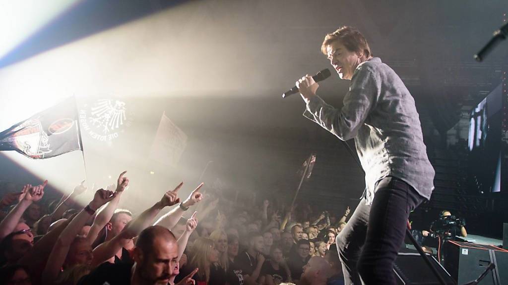 «Die Toten Hosen»-Sänger Campino bei einem Auftritt in Sachsen im vergangenen Jahr. (Archivbild)