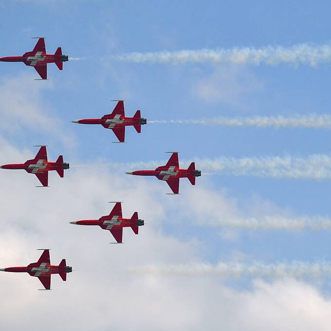 Patrouille Suisse trainiert über dem Kanton Freiburg