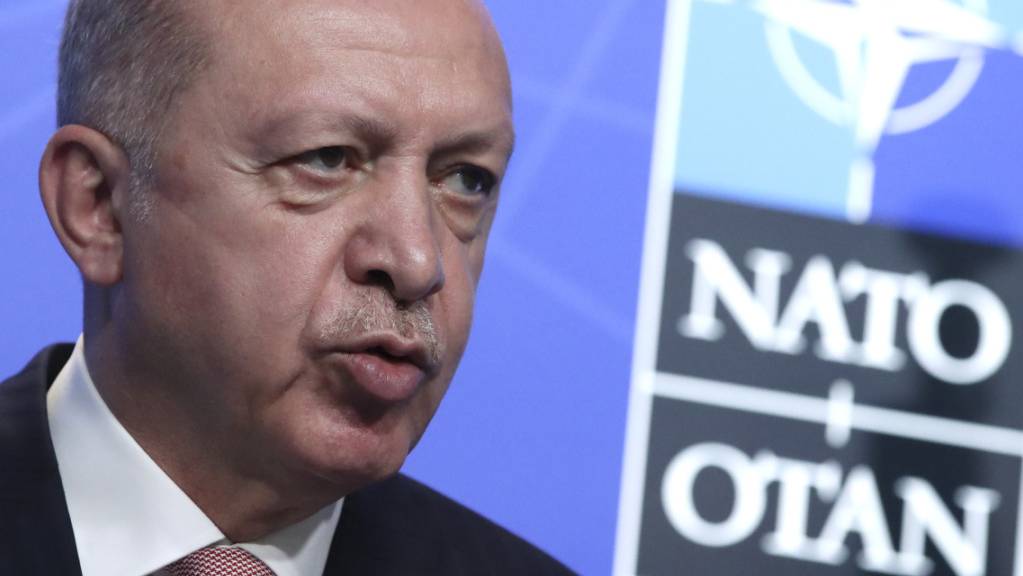 Der Präsident der Türkei Recep Tayyip Erdogan spricht auf einer Pressekonferenz während des Nato-Gipfels.