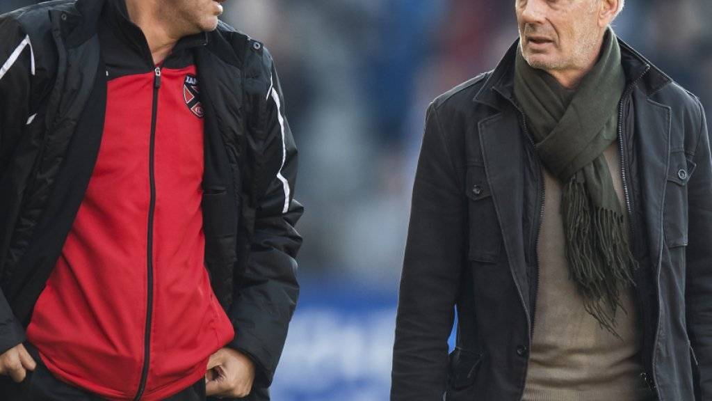 Michel Decastel (rechts) und Assistent Stéphane Henchoz dürfen im nächsten Challenge-League-Spiel von Xamax nicht an der Seitenlinie stehen