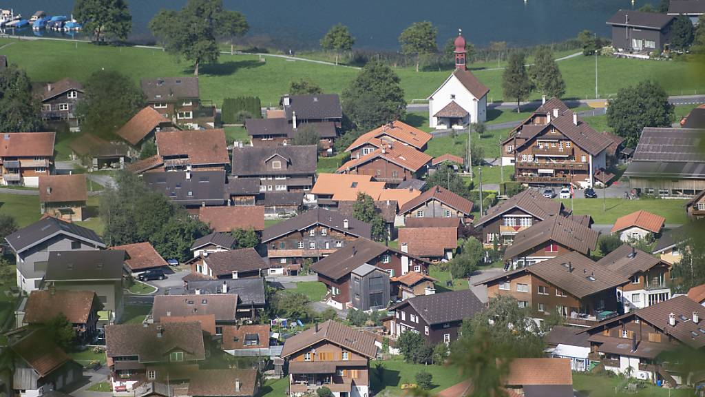 Blick auf das Dorf Lungern OW, wo am Sonntag Gemeinderatswahlen stattfanden. (Archivbild)