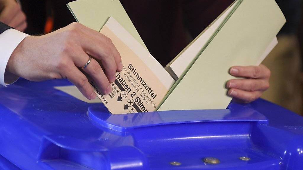 Die Bevölkerung in Hessen wählt ein neues Parlament. Es wird mit einem engen Wahlausgang gerechnet.