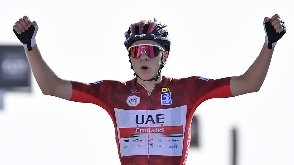 Tadej Pogacar darf jubeln: Der 22-jährige Slowene gewinnt mit der siebentägigen UAE Tour das erste Rennen der World-Tour-Saison 2021.