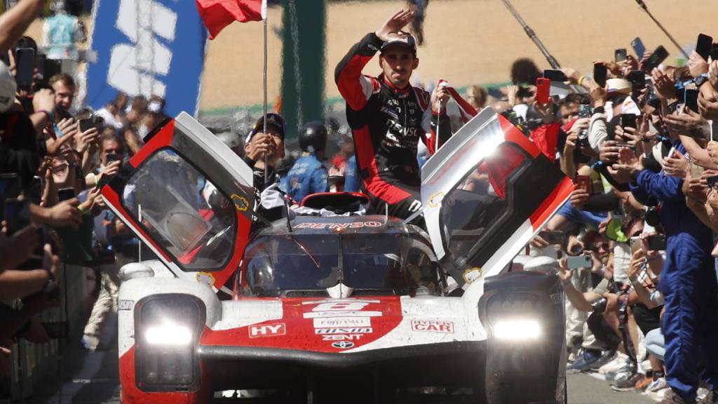 Sébastien Buemi 2022 bei seinem vierten Triumph am 24-Stunden-Klassiker von Le Mans