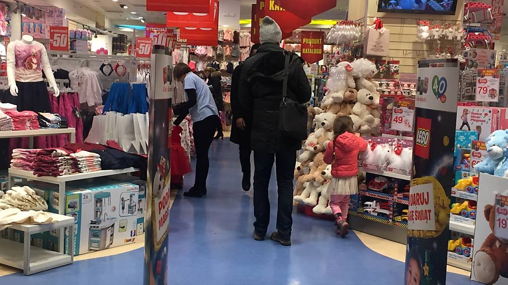ARCHIV - Polen lockert in der Vorweihnachtszeit die Corona-Schutzmaßnahmen für den Einzelhandel (Archiv). Foto: picture alliance / Natalie Skrzypczak/dpa