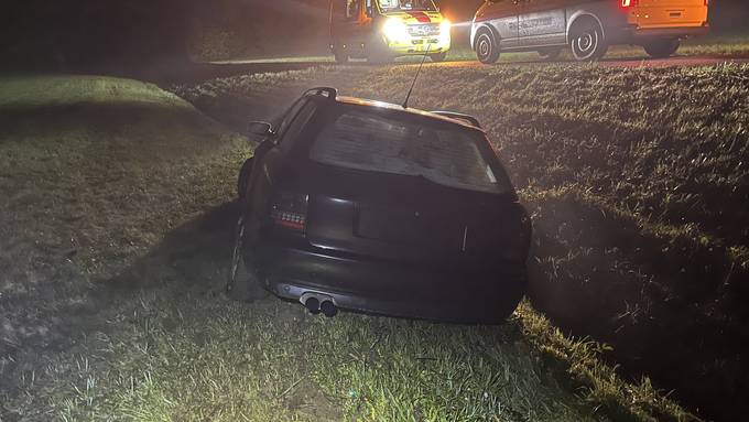 22-jähriger Autofahrer landet betrunken im Graben – Führerausweis weg