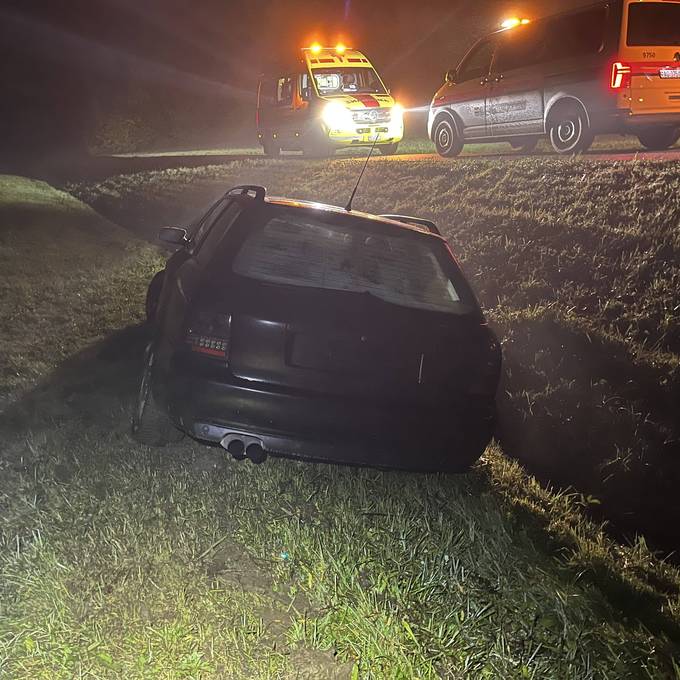 22-jähriger Autofahrer landet betrunken im Graben – Führerausweis weg