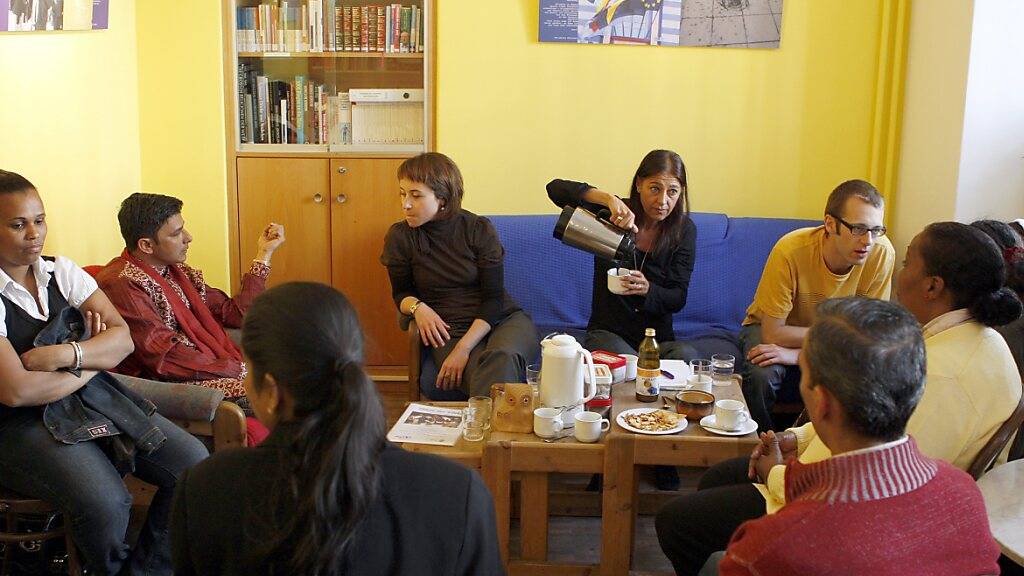Besucher im Café International im Sentitreff Luzern. (Archivaufnahme)