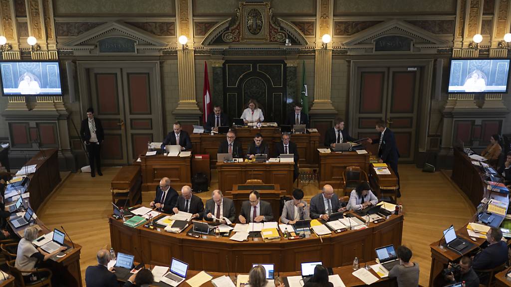 Die Mehrheit des St. Galler Kantonsrats wollte kein Standesbegehren für die Einführung von Elternzeit überweisen. (Archivbild)