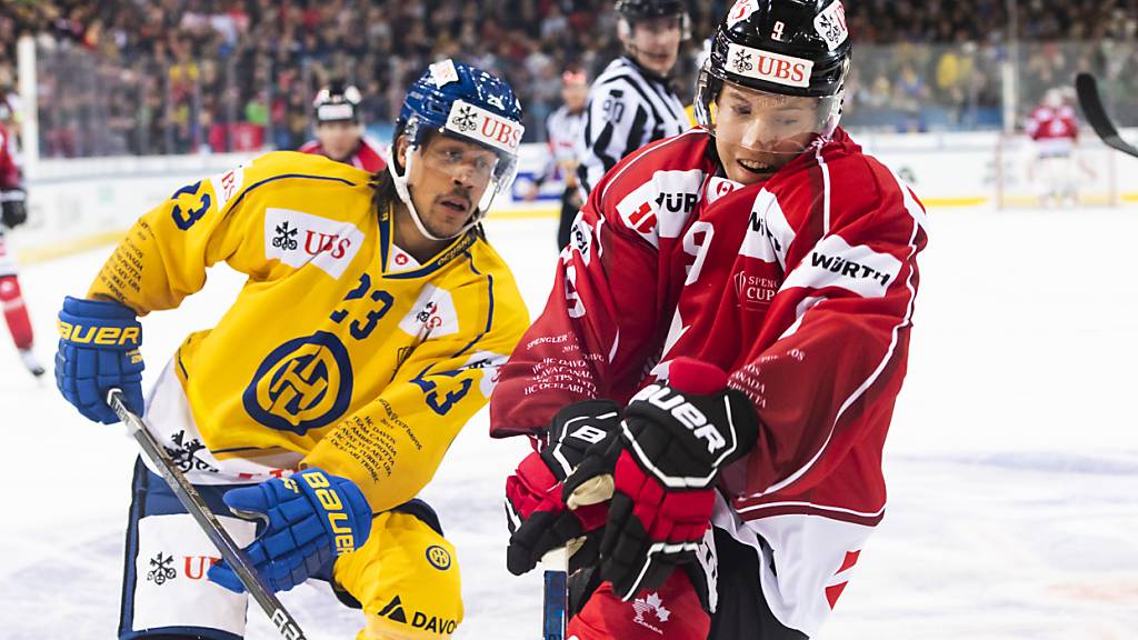 Adam Tambellini (rechts) gewann 2019 mit dem Team Canada den Spengler Cup