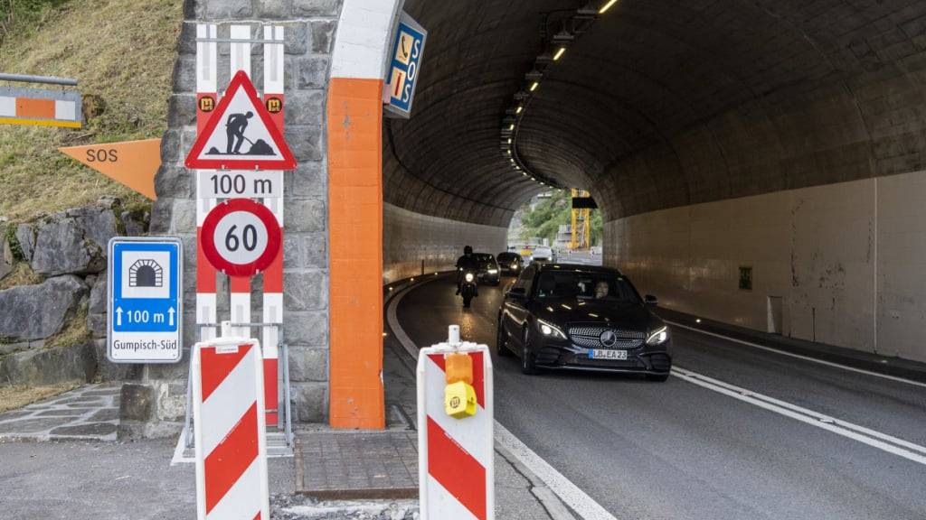 Eine Tunneleinfahrt im Gebiet Gumpisch bei Sisikon UR anlässlich des offiziellen Baustarts der neuen Axenstrasse der A4 zwischen Brunnen SZ und Flüelen. (Archivaufnahme)