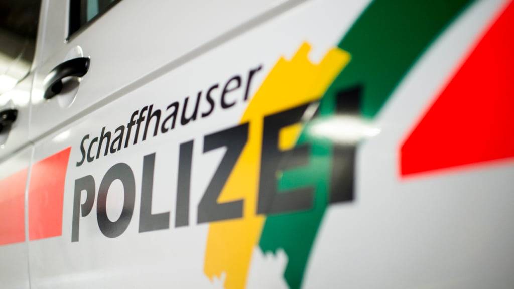 Die Schaffhauser Polizei verhaftete am Sonntag einen 55-jährigen Mann. Dieser wird verdächtigt, einen anderen Mann mit einem Messer angegriffen und verletzt zu haben. (Symbolbild)