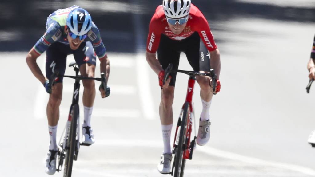 Mauro Schmid (rechts) wird an der Tour Down Under Zweiter