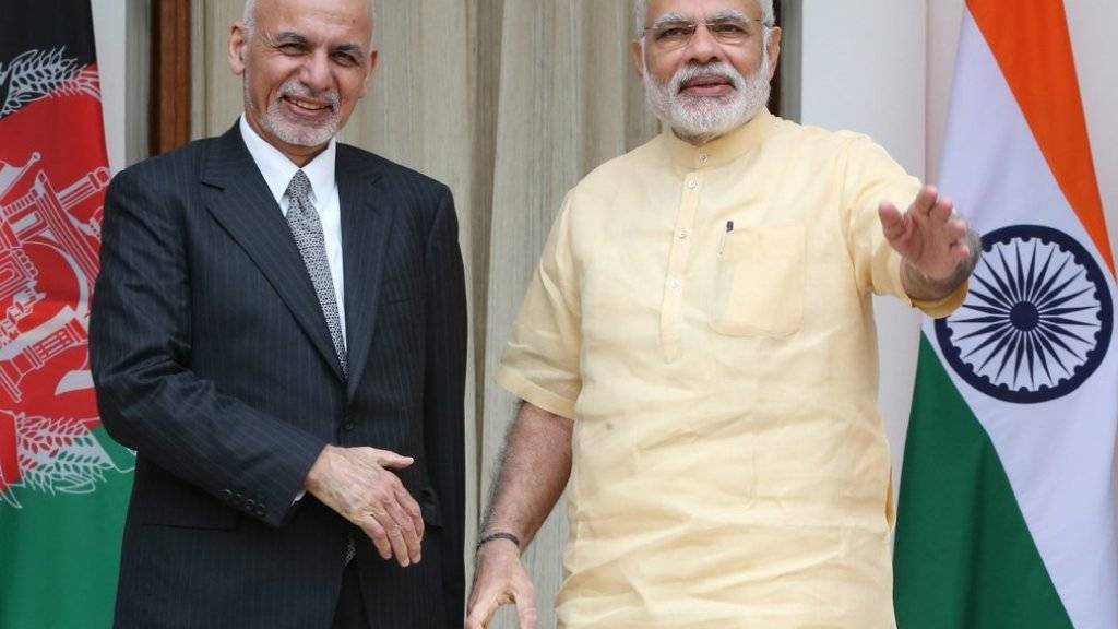 Indiens Ministerpräsident Narendra Modi (rechts) und Pakistans Präsident Aschraf Ghani am Mittwoch in Neu Delhi.