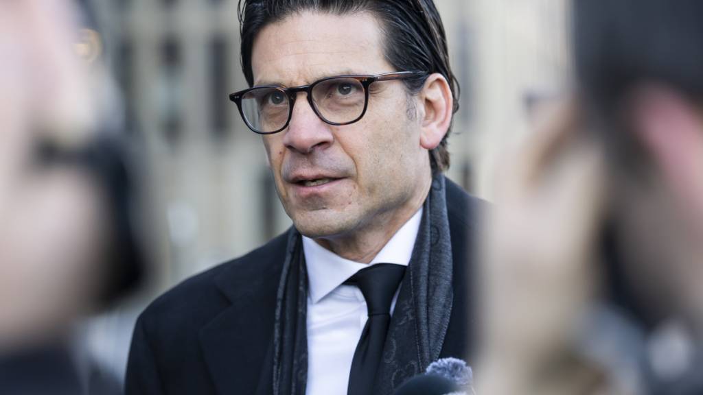 Als Anwalt mehrerer Opfer des Dramas von Crans-Montana erwartet Gilles-Antoine Hofstetter Erklärungen von den Verantwortlichen.